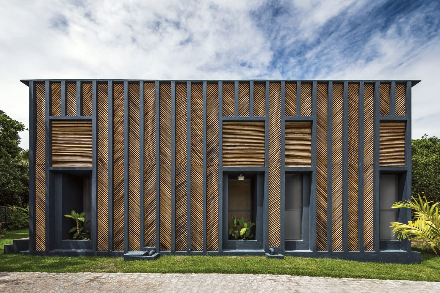 Bamboo: The Ultimate Sustainable Solution In the era of eco-conscious construction, bamboo has emerged as one of the most versatile and sustainable building materials.